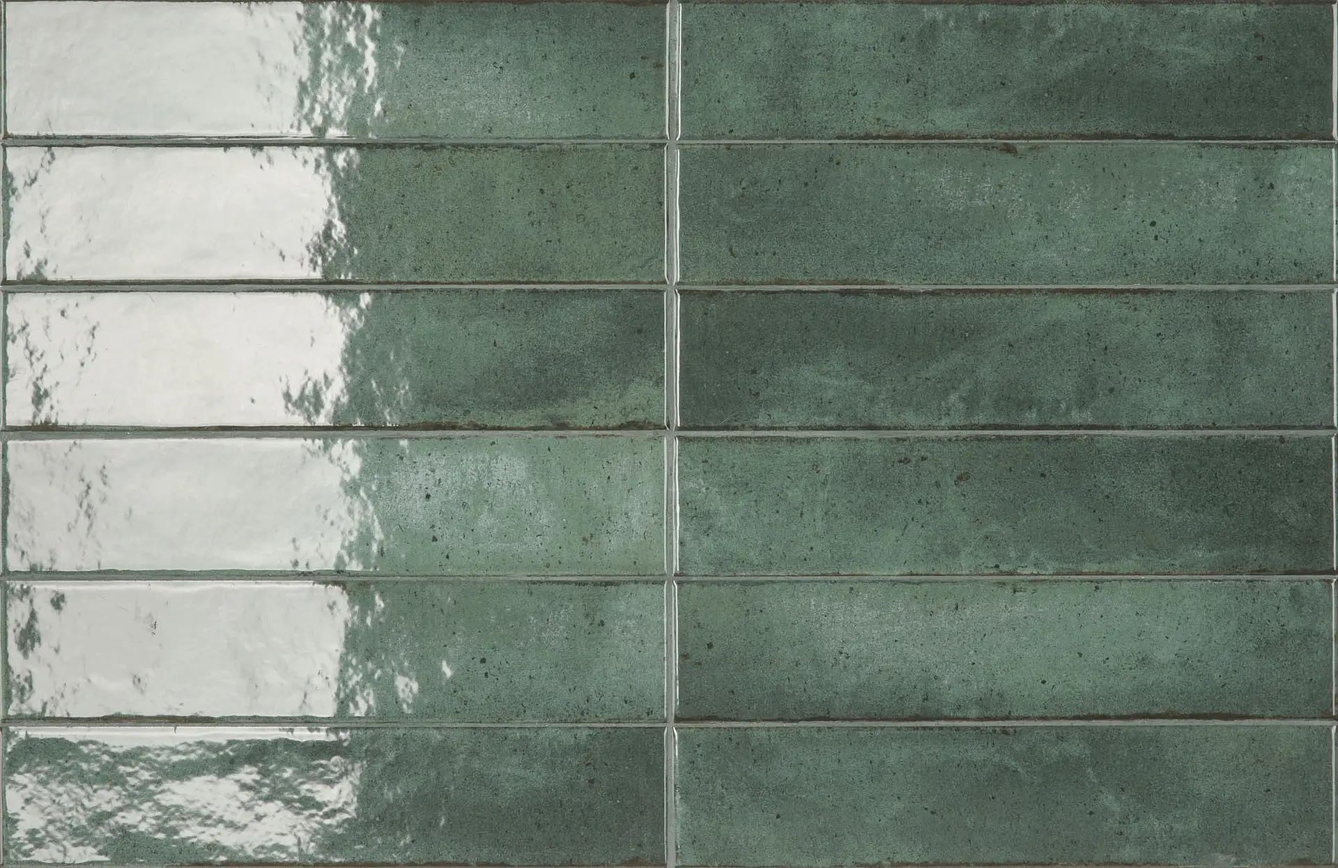 Groene wandtegels badkamer